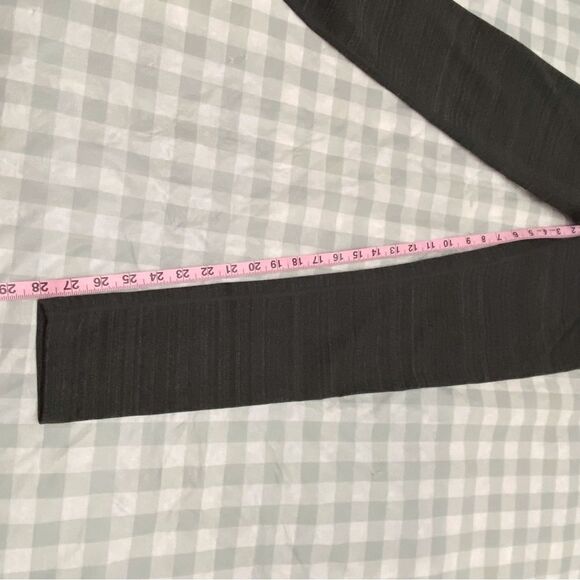 2/40$ BENCH legging charcoal small lightweight athletics sports yoga small - Picture 11 of 15